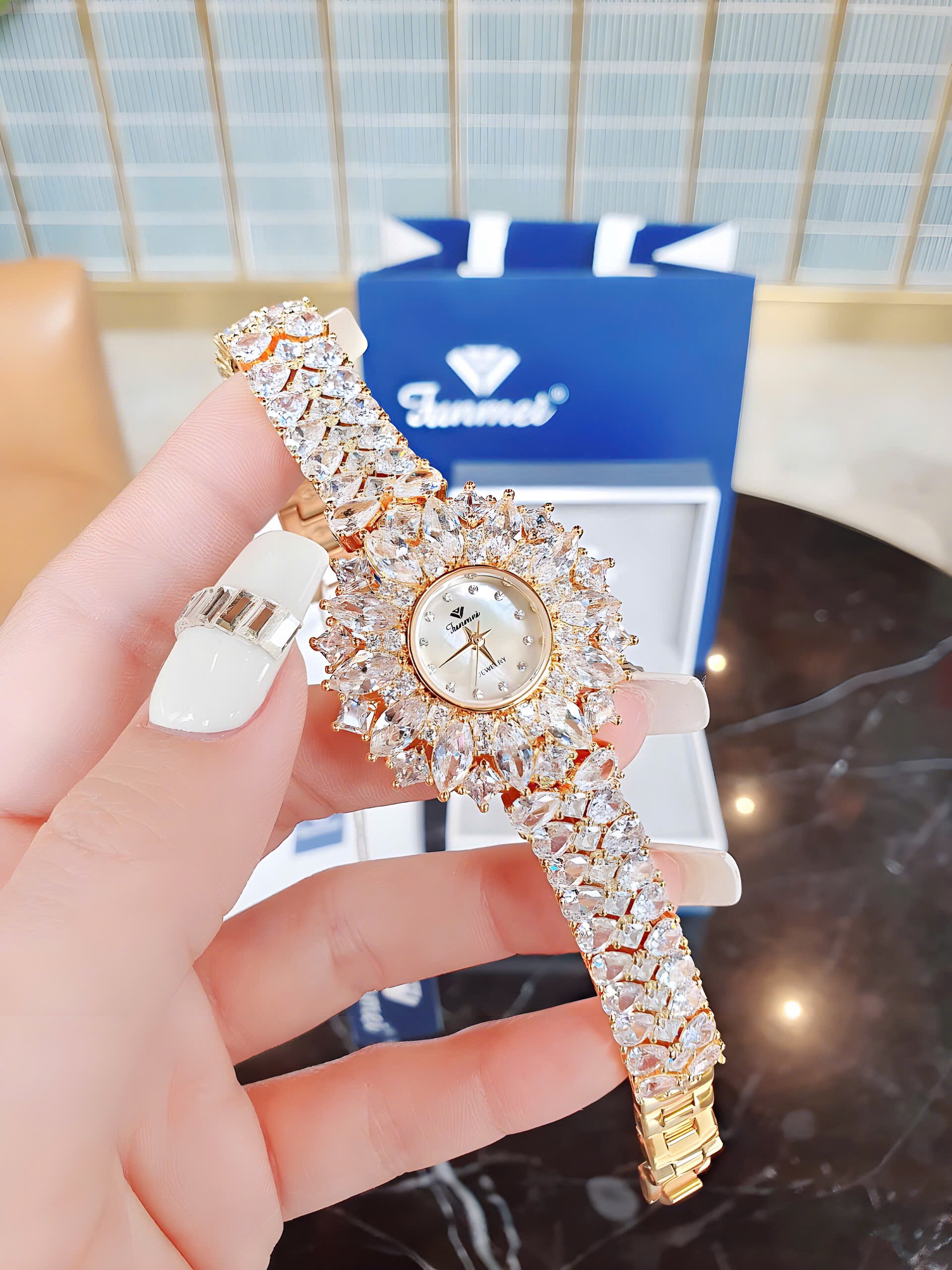 F2072IMG_1761 Đồng Hồ Nữ Funmei F2072 - Nét Sang Trọng Từ Đôi Tay