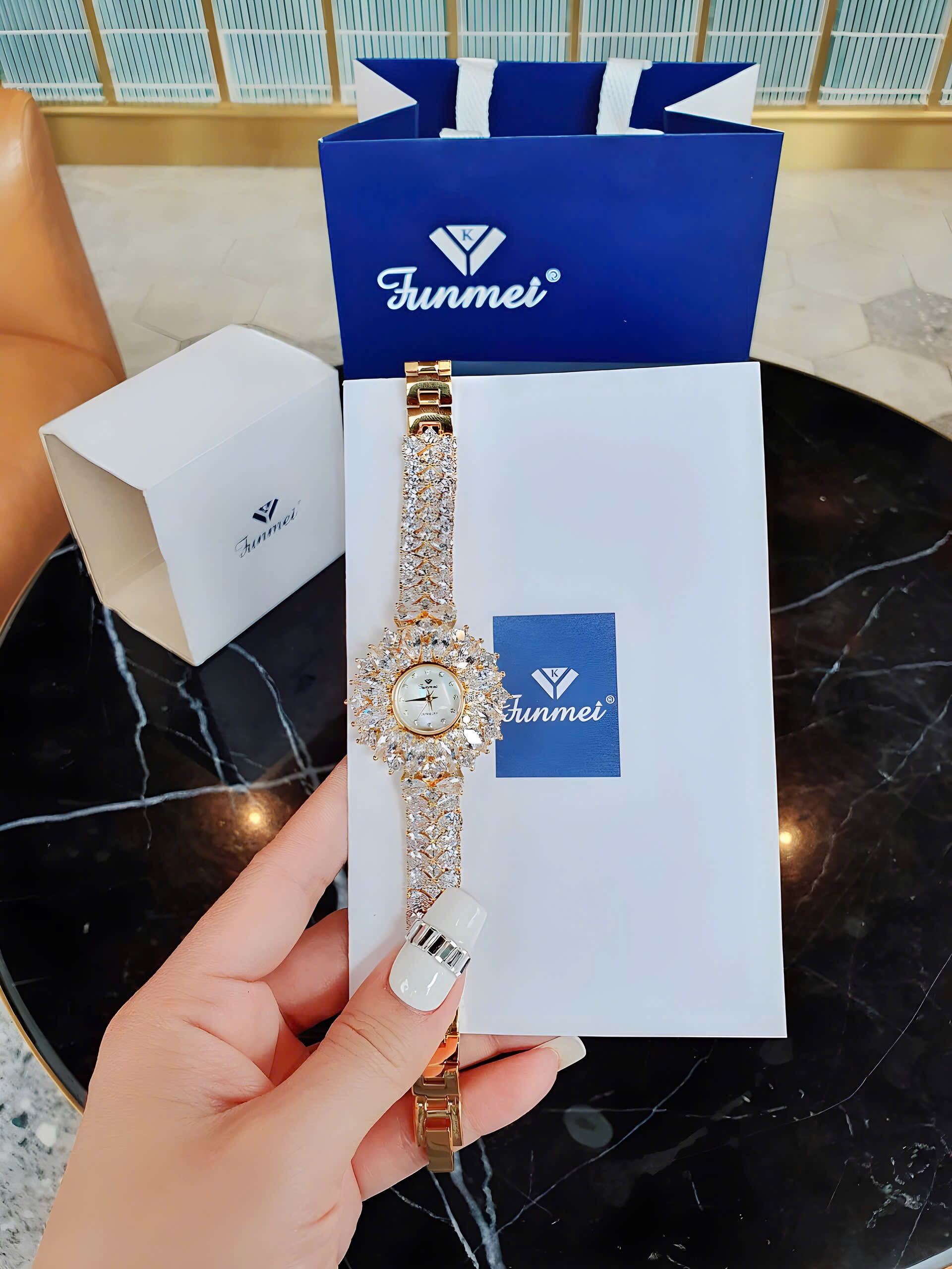 F2072IMG_1764 Đồng Hồ Nữ Funmei F2072 - Nét Sang Trọng Từ Đôi Tay