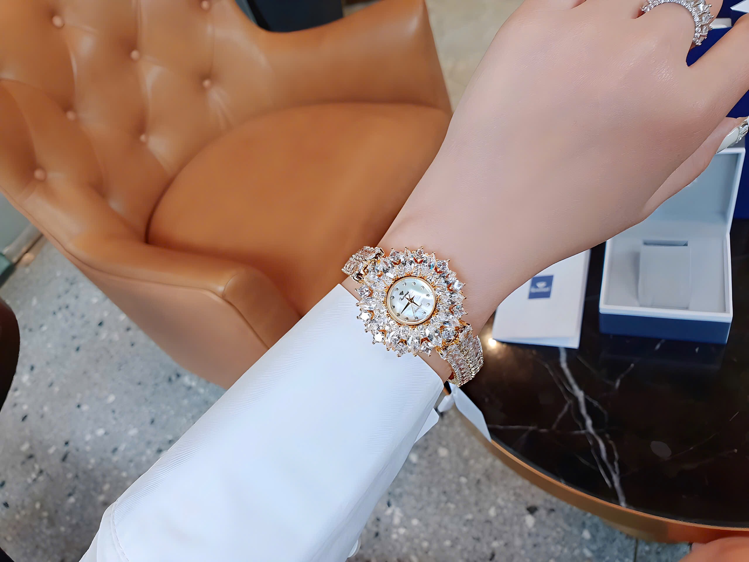 F2072IMG_1769 Đồng Hồ Nữ Funmei F2072 - Nét Sang Trọng Từ Đôi Tay