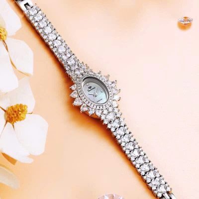 Đồng Hồ Nữ Funmei F5718 - Nét Lấp Lánh Từ Mọi Góc Nhìn