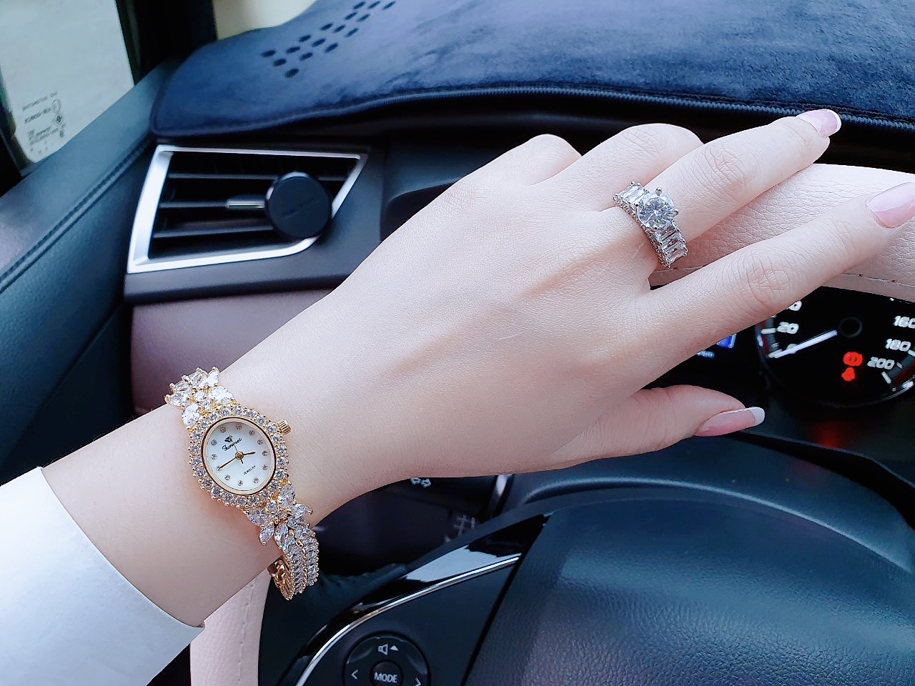 dong-ho-funmei-nu-f2047802402dac4d17c0bc3b102c856523953